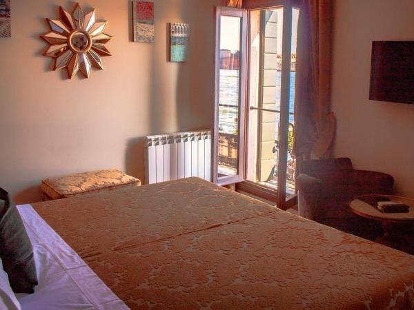 Hotel La Calcina : photo 1 de la chambre chambre double - vue sur canal