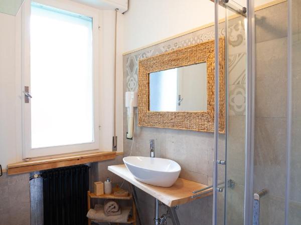 B&B La Volpina : photo 7 de la chambre chambre familiale avec salle de bains