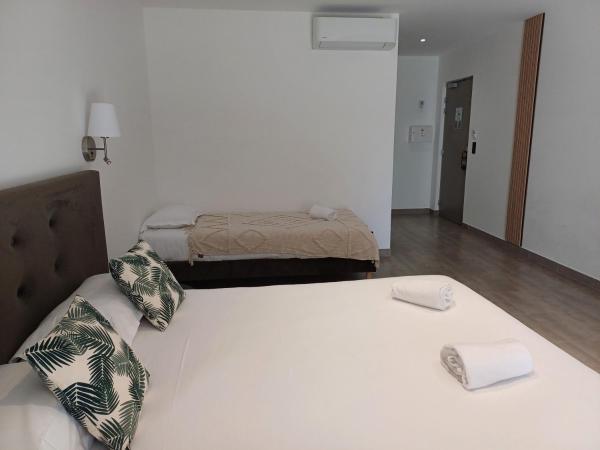Hôtel Casa Mea : photo 1 de la chambre chambre triple - accessible aux personnes à mobilité réduite