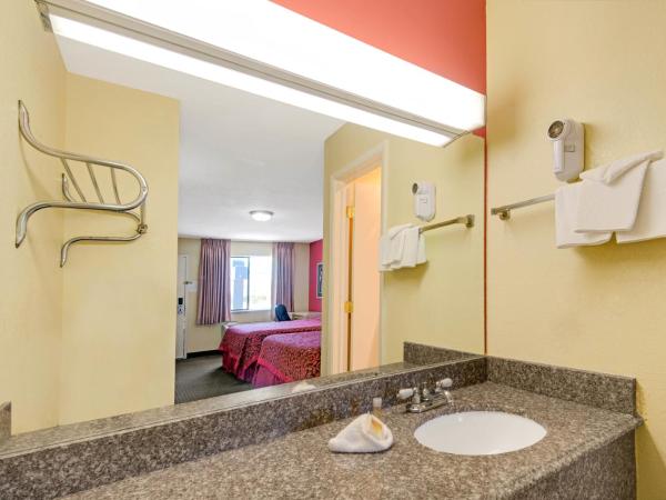 Days Inn by Wyndham East Albuquerque : photo 8 de la chambre chambre avec 2 lits queen-size - fumeurs