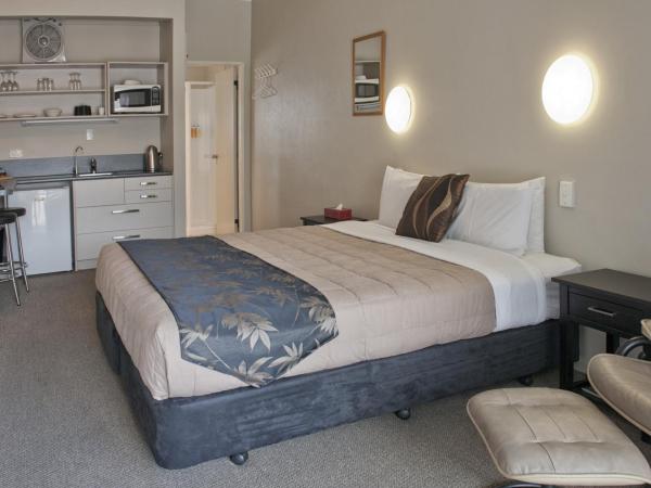 Sport Of Kings Motel : photo 1 de la chambre studio avec lit king-size ou lits jumeaux