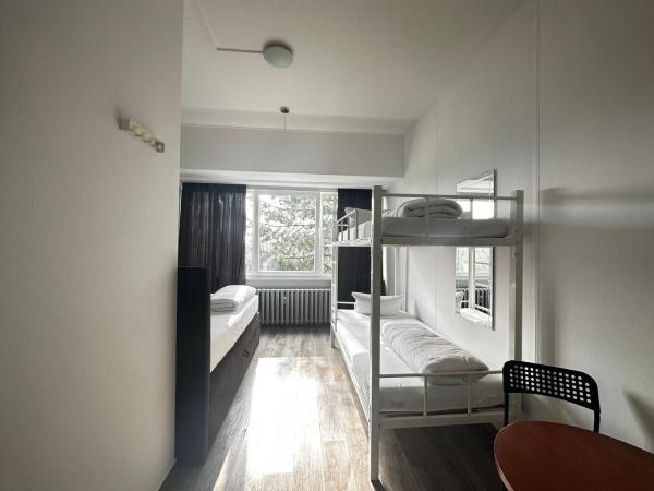 Ootel.com : photo 5 de la chambre chambre quadruple - vue sur jardin
