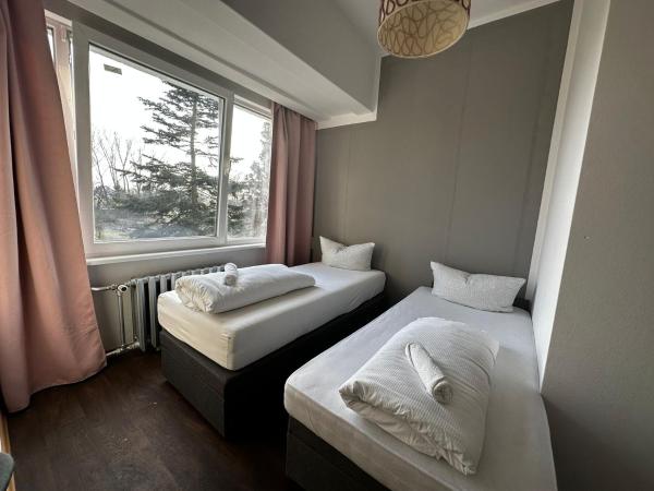 Ootel.com : photo 6 de la chambre chambre lits jumeaux - vue sur jardin