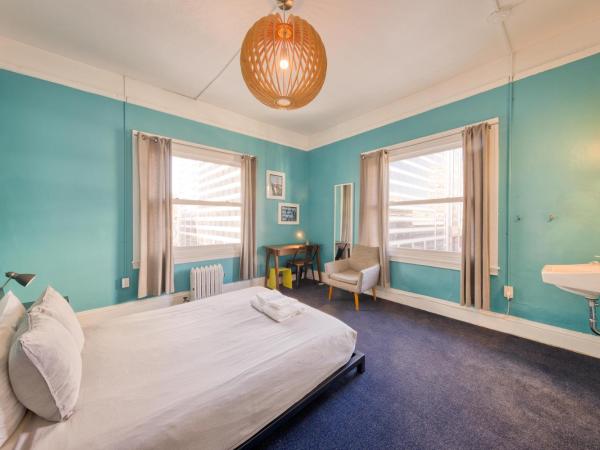 HI San Francisco Downtown Hostel : photo 1 de la chambre chambre lit queen-size privée avec salle de bains privative