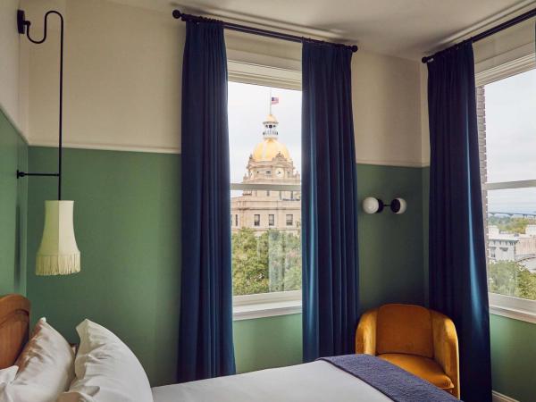 The Drayton Hotel Savannah, Curio Collection by Hilton : photo 1 de la chambre chambre d'angle king