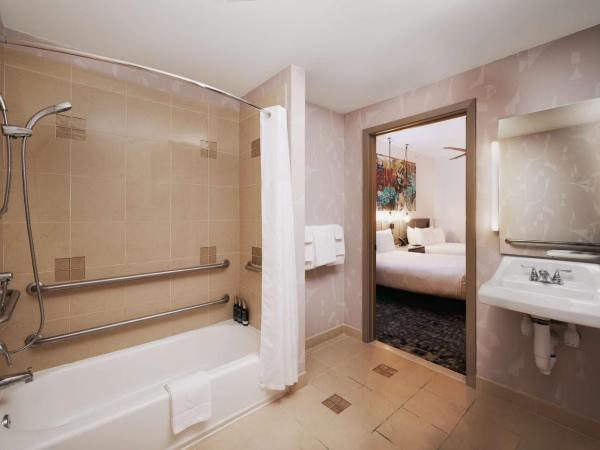 The Barnes San Francisco, Tapestry Collection by Hilton : photo 1 de la chambre chambre lit king-size avec baignoire - accessible aux personnes à mobilité réduite/malentendantes - non-fumeurs