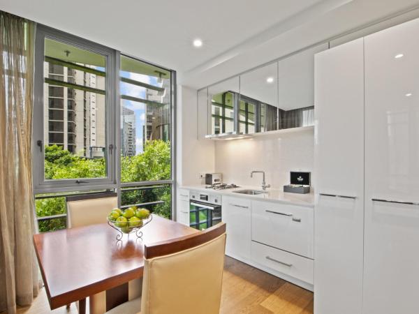 The Sebel Residences Melbourne Docklands Serviced Apartments : photo 9 de la chambre studio avec balcon