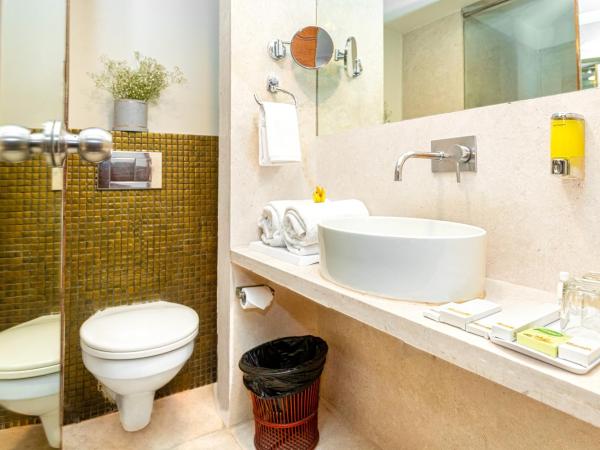 Monarch Luxur - Infantry Road : photo 5 de la chambre chambre double ou lits jumeaux exécutive