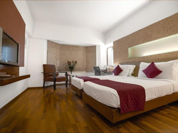 Monarch Luxur - Infantry Road : photo 6 de la chambre chambre double ou lits jumeaux exécutive