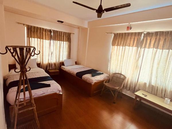 Hotel Global Inn : photo 3 de la chambre chambre double ou lits jumeaux standard