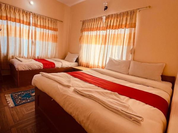 Hotel Global Inn : photo 3 de la chambre chambre familiale avec salle de bains privative