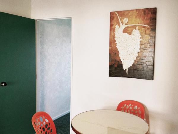 Oakwood Manor Motor Lodge : photo 2 de la chambre grand studio