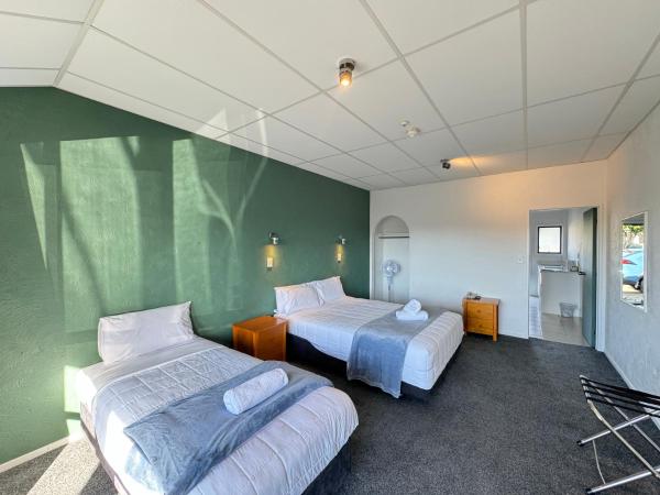 Oakwood Manor Motor Lodge : photo 1 de la chambre studio lit queen-size