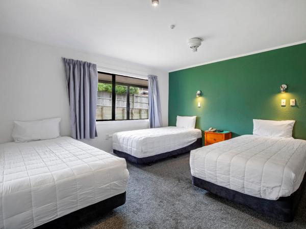 Oakwood Manor Motor Lodge : photo 1 de la chambre studio triple