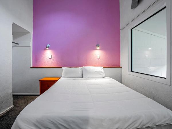 Oakwood Manor Motor Lodge : photo 2 de la chambre appartement