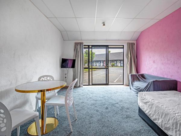 Oakwood Manor Motor Lodge : photo 1 de la chambre appartement