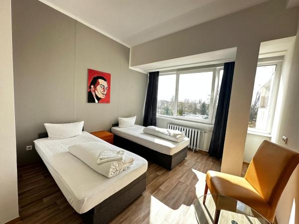 Ootel.com : photo 6 de la chambre chambre lits jumeaux - vue sur jardin