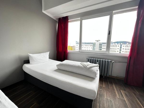 Ootel.com : photo 4 de la chambre chambre lits jumeaux