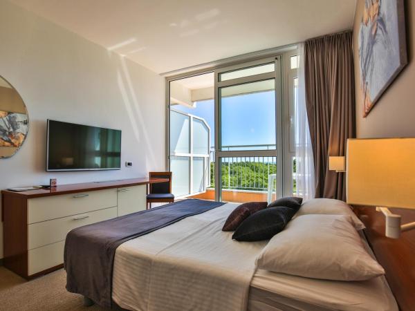 Arena Hotel Holiday : photo 2 de la chambre chambre double ou lits jumeaux avec balcon - bord de mer