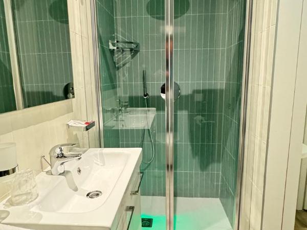 Hotel Cristina : photo 3 de la chambre chambre double ou lits jumeaux confort