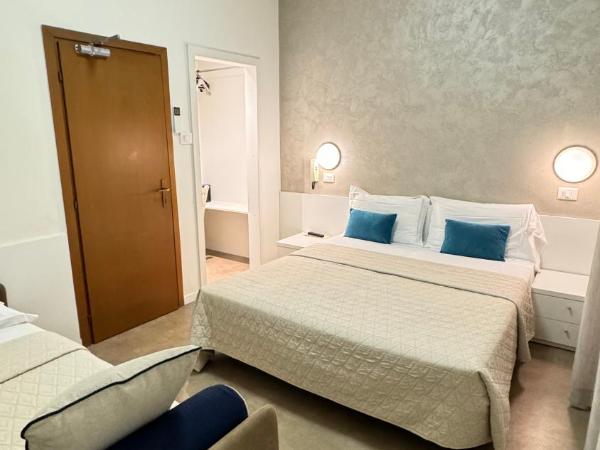 Hotel Cristina : photo 2 de la chambre chambre triple confort