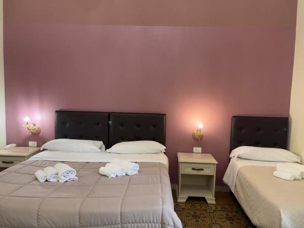 Umberto House Catania : photo 9 de la chambre chambre triple confort