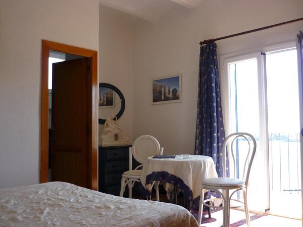 Hotel Port-Lligat : photo 4 de la chambre chambre double ou lits jumeaux supérieure - vue sur mer