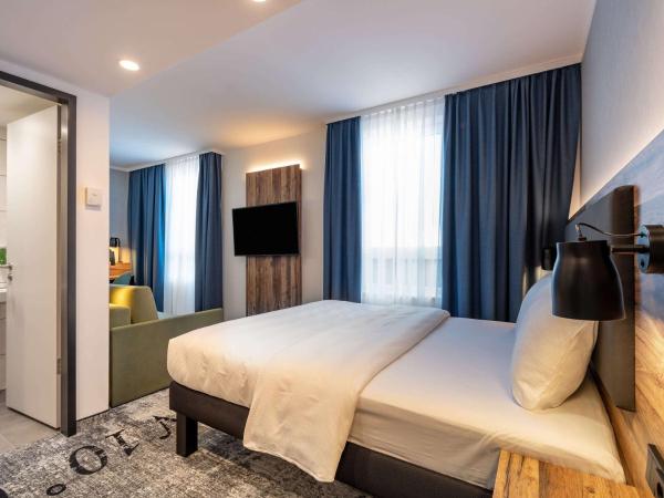 ibis Styles Hamburg Barmbek : photo 2 de la chambre chambre double familiale moderne avec canapé