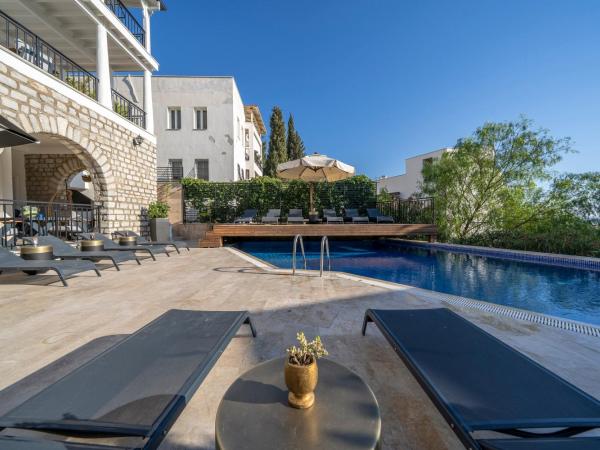 Noa Suite Hotel Only Adult : photo 1 de la chambre appartement - vue sur piscine 