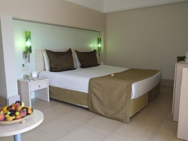 Ambassador Hotel & Spa- All Inclusive : photo 9 de la chambre chambre double avec balcon - bâtiment principal