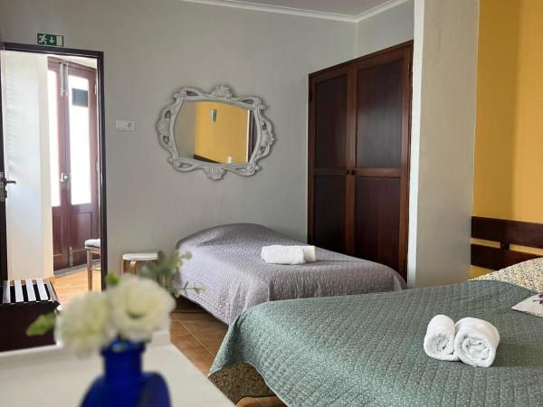 Residência Aviz : photo 3 de la chambre chambre quadruple avec salle de bains privative