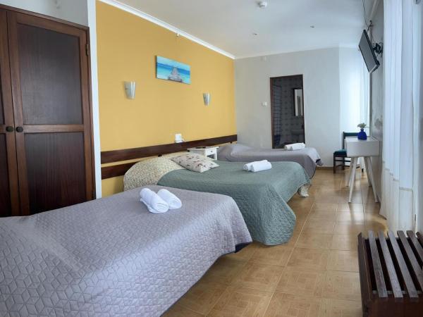 Residência Aviz : photo 9 de la chambre chambre quadruple avec salle de bains privative