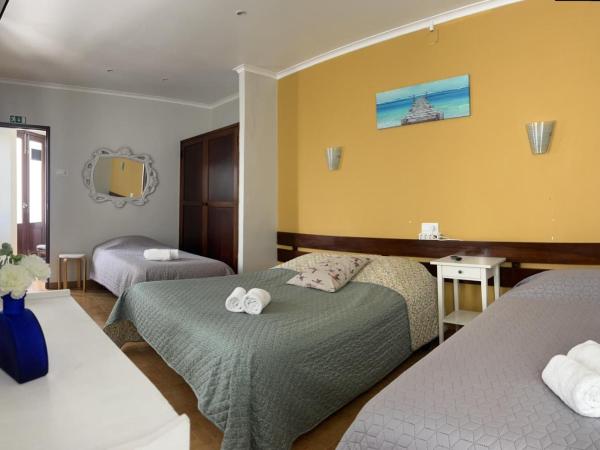 Residência Aviz : photo 6 de la chambre chambre triple avec salle de bains privative