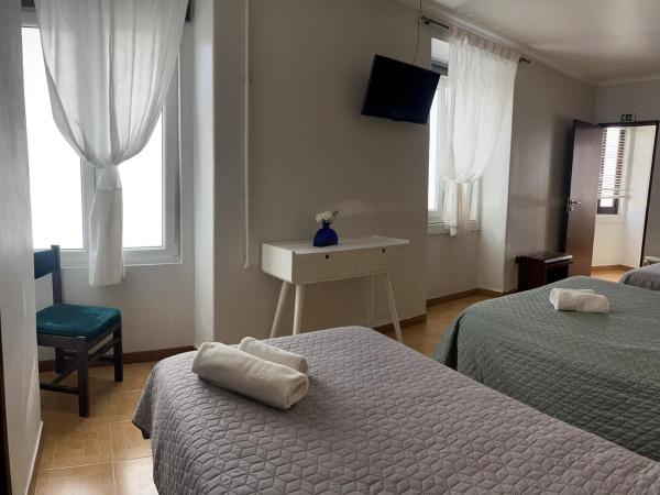 Residência Aviz : photo 8 de la chambre chambre triple avec salle de bains privative