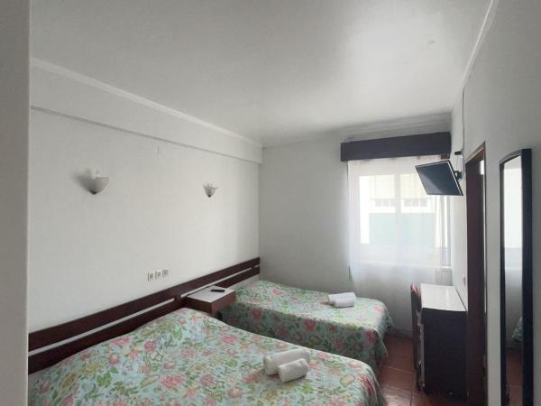 Residência Aviz : photo 9 de la chambre chambre triple avec salle de bains privative