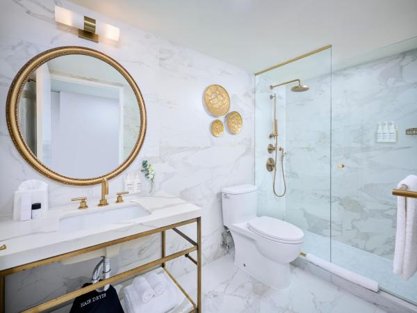 Pantages Hotel Toronto Centre : photo 1 de la chambre chambre lit queen-size city