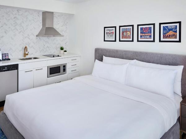 Pantages Hotel Toronto Centre : photo 1 de la chambre chambre lit king-size deluxe - vue sur ville