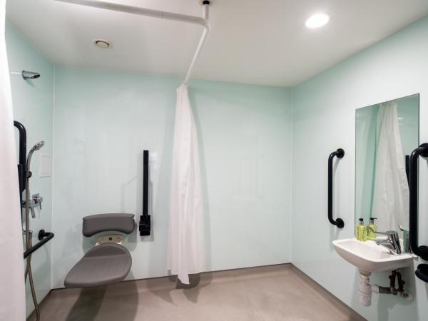 easyHotel Liverpool : photo 8 de la chambre chambre double - accessible aux personnes à mobilité réduite