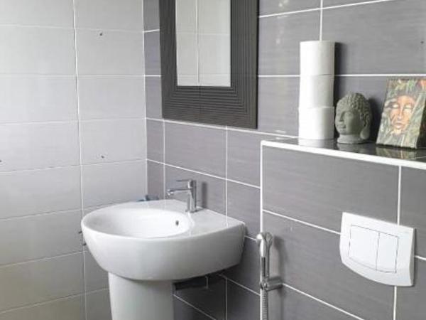 Waterfront one : photo 4 de la chambre chambre double avec terrasse