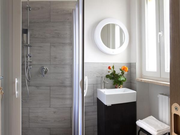 vento di mare : photo 8 de la chambre chambre double avec salle de bains privative