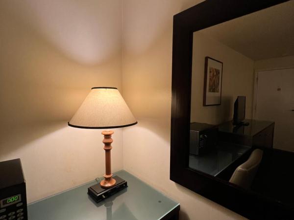 Columbus Motor Inn : photo 4 de la chambre chambre lit queen-size