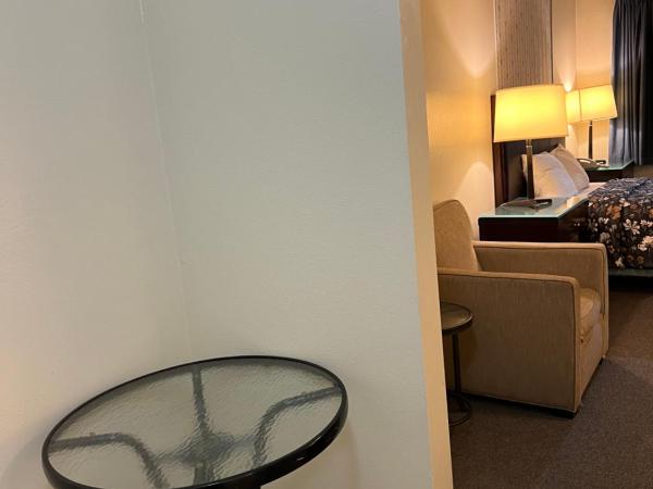 Columbus Motor Inn : photo 8 de la chambre chambre lit queen-size