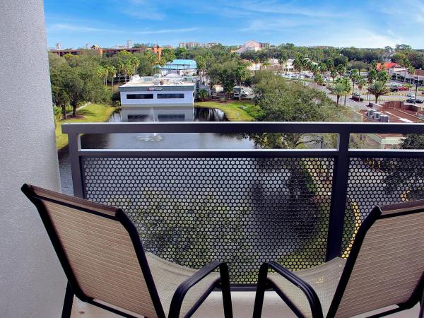 Crowne Plaza Orlando - Lake Buena Vista, an IHG Hotel : photo 2 de la chambre chambre king standard avec balcon