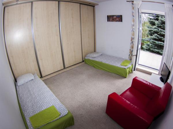Wilanowska Hostel : photo 5 de la chambre chambre triple basique avec salle de bains commune