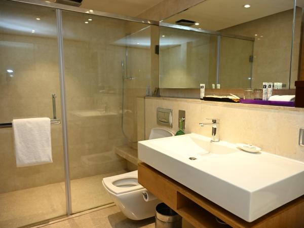 The LaLiT New Delhi : photo 1 de la chambre premier king room - 10% discount on food & soft beverages, laundry & spa