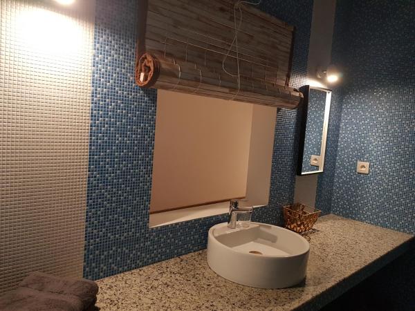 Villas Rocher - Junior Suite 2C : photo 8 de la chambre chambre double avec lit d'appoint