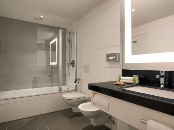 DoubleTree by Hilton Luxembourg : photo 4 de la chambre suite lit king-size avec kitchenette