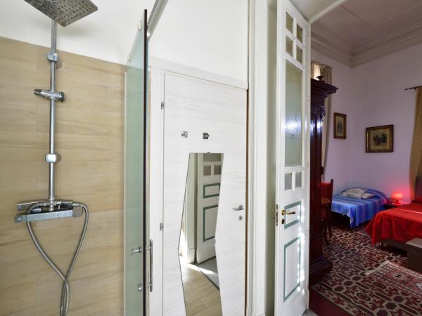 A Casa Di Laura : photo 2 de la chambre chambre double supérieure avec salle de bains privative