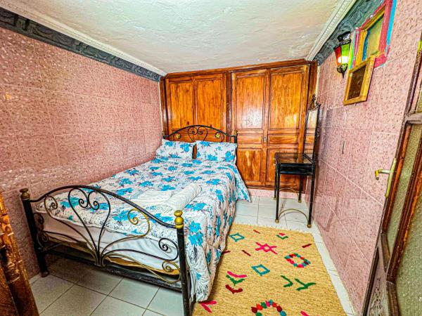 Hostel Speakeasy Fes : photo 2 de la chambre chambre double avec salle de bains commune
