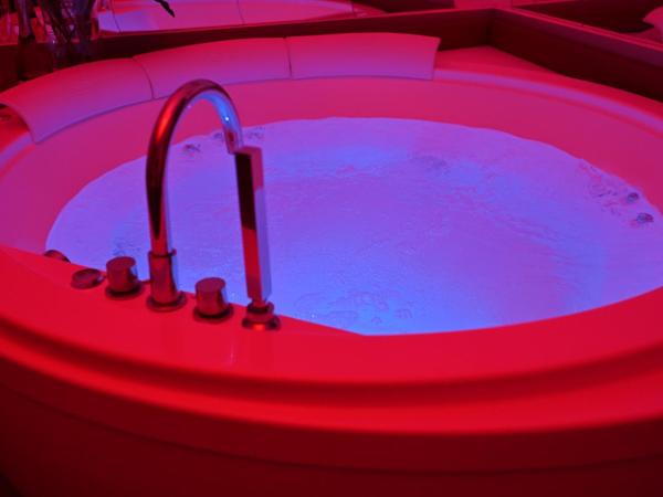 Regina Margherita Suite : photo 2 de la chambre chambre lit king-size avec baignoire spa